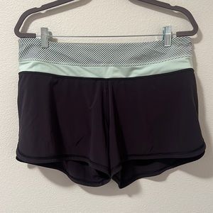Lululemon Groovy Run Short *4-way Stretch
Black / Mini Hyper Stripe / Fresh Teal